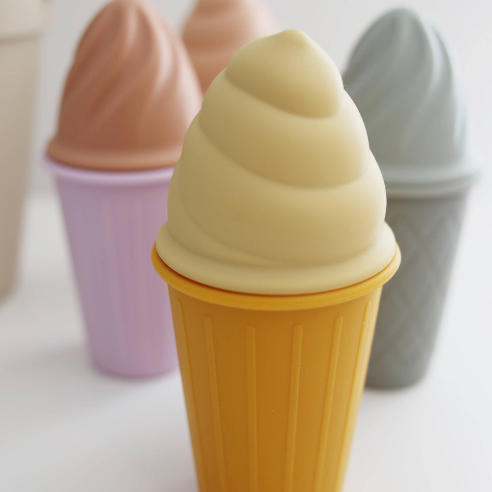 
                      
                        Classic Retro Silicone Ice Cream Beach Set – 11-Piece Toy Set by Marlowe & Co
                      
                    