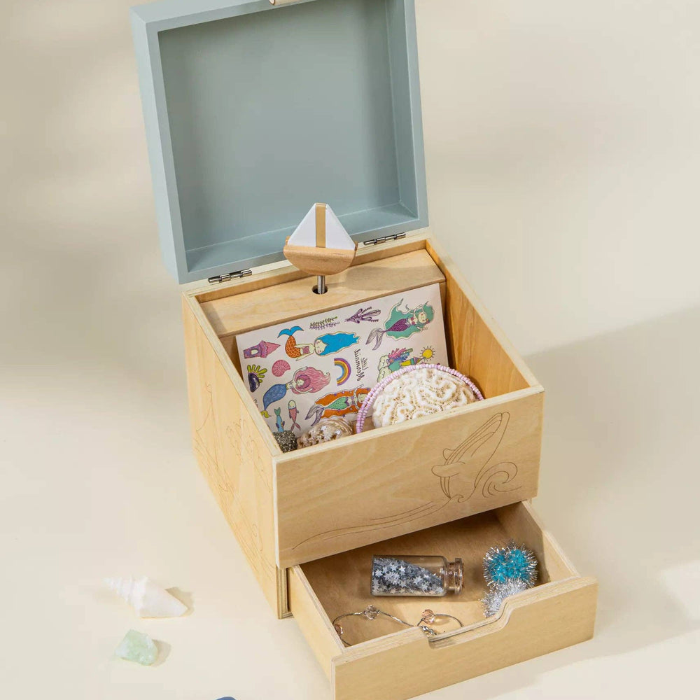
                      
                        Wooden Musical Souvenir Box – Ocean-Themed Nursery Keepsake with Pop-Up Sailboat
                      
                    