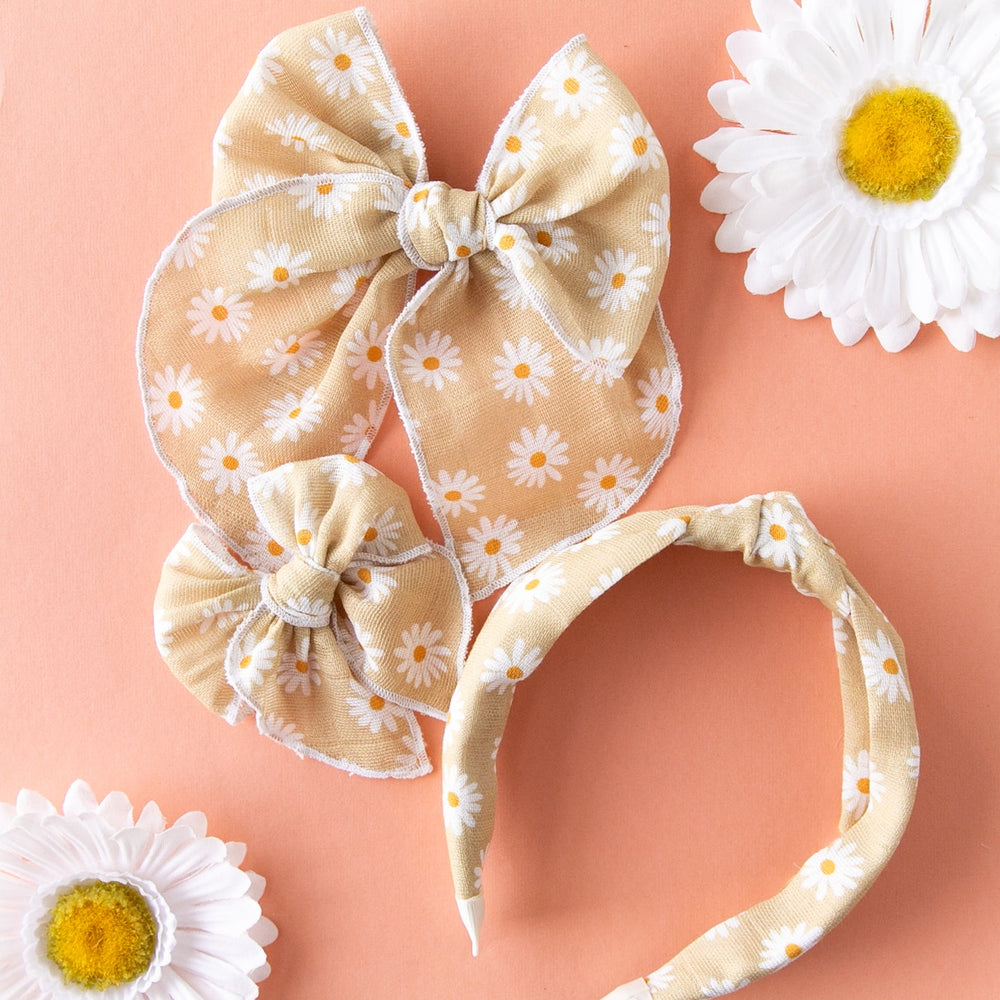 
                      
                        Daisy | Party Bow
                      
                    