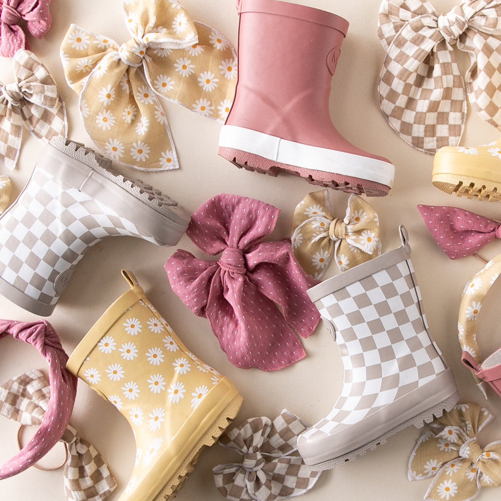 
                      
                        Daisy | Party Bow
                      
                    
