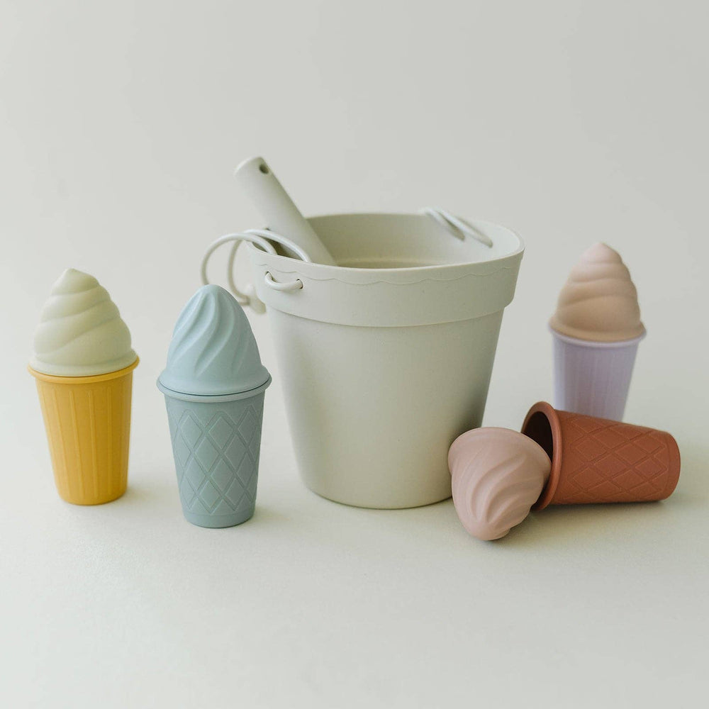
                      
                        Classic Retro Silicone Ice Cream Beach Set – 11-Piece Toy Set by Marlowe & Co
                      
                    