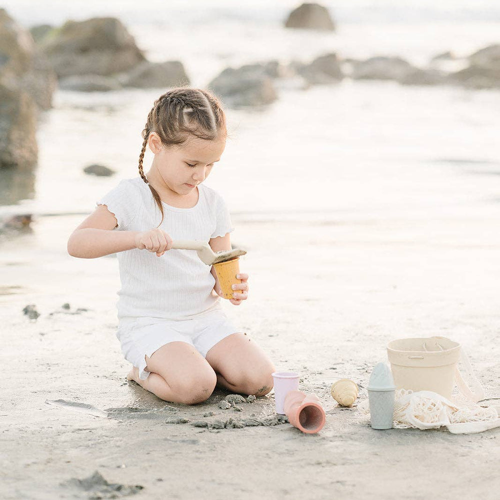 
                      
                        Classic Retro Silicone Ice Cream Beach Set – 11-Piece Toy Set by Marlowe & Co
                      
                    