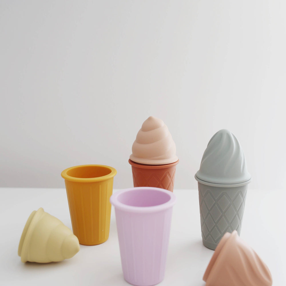 
                      
                        Classic Retro Silicone Ice Cream Beach Set – 11-Piece Toy Set by Marlowe & Co
                      
                    
