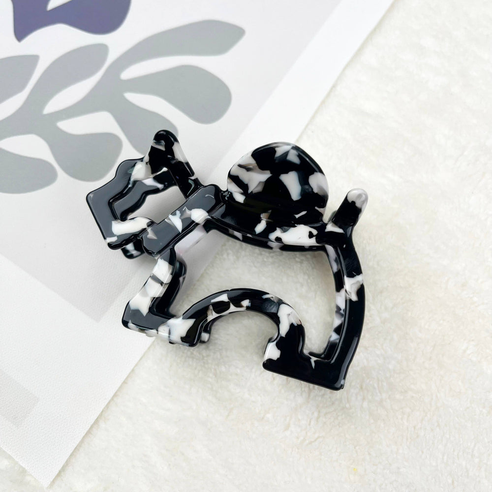 
                      
                        Cute puppy hollow hair claw clip
                      
                    