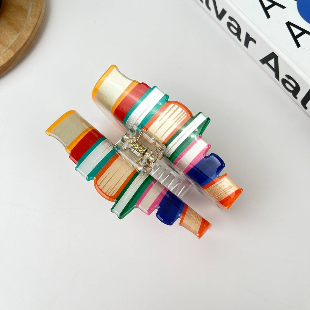 
                      
                        Lightweight pile-of-books hair clip, perfect gift for bookworms
                      
                    