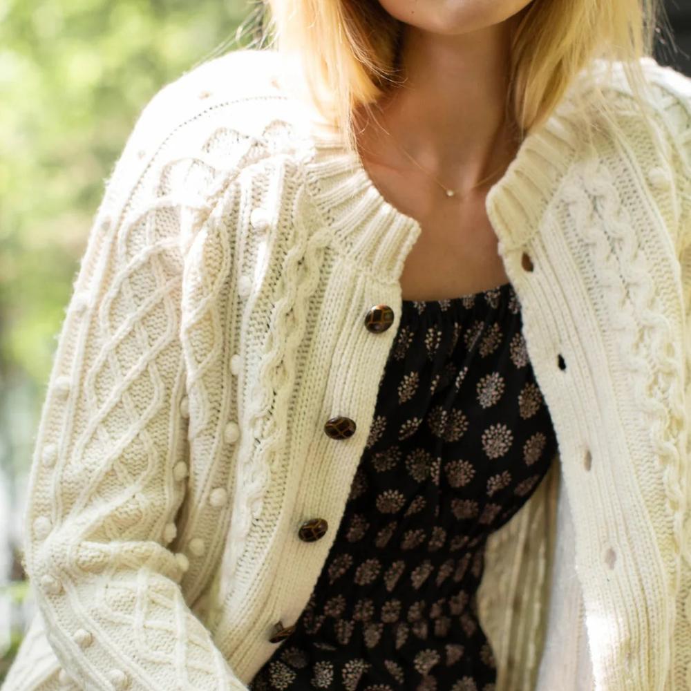 
                      
                        Stylish ivory cashmere blend sweater by Marea, offering both elegance and warmth
                      
                    