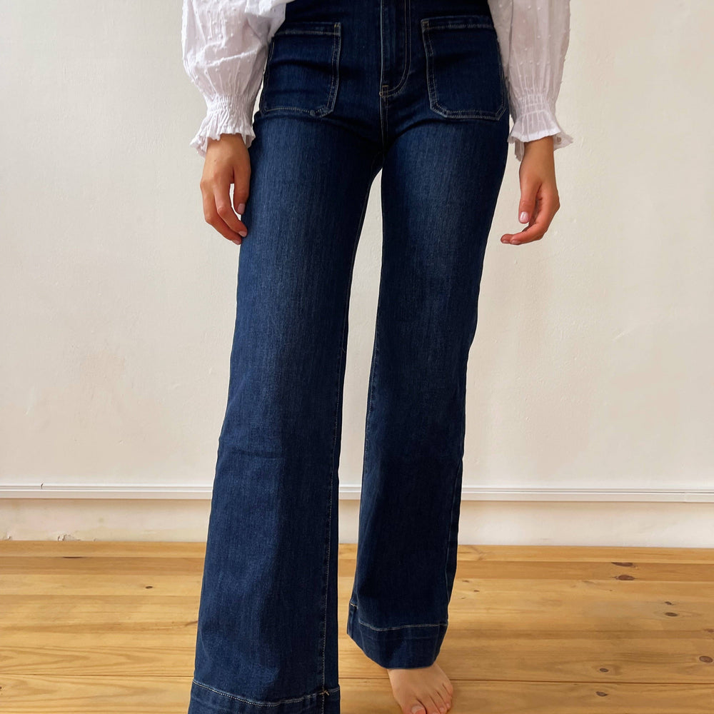 Crafted from a premium blend of cotton, polyester, viscose, and elastane, these jeans offer softness, stretch, and durability. 