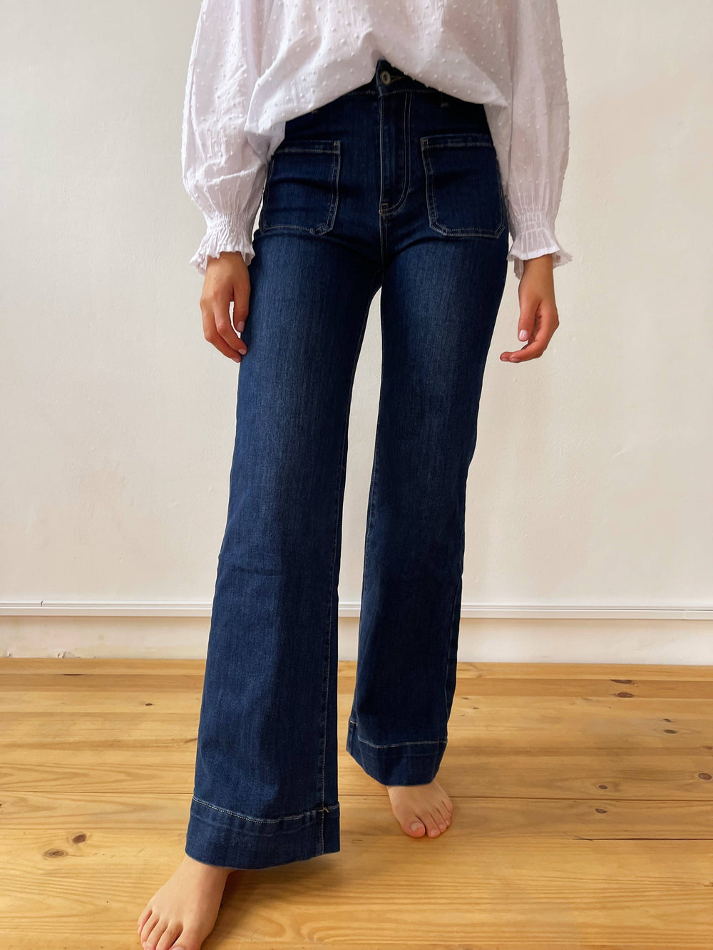 Crafted from a premium blend of cotton, polyester, viscose, and elastane, these jeans offer softness, stretch, and durability. 