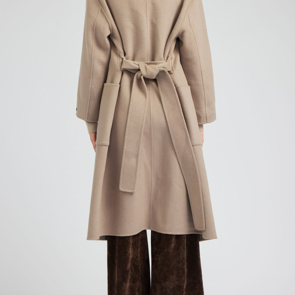 
                      
                        Back view of Lapel-Collar Oversized Wool Coat in latte, showcasing its relaxed fit and cozy wool fabric for versatile outerwear styling
                      
                    