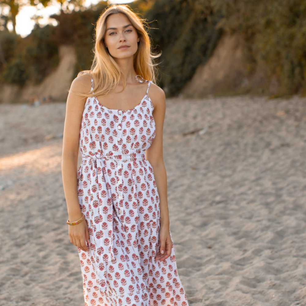 
                      
                        Marea’s Siesta Dress in Bordeaux print, with a flowy, bump-friendly design, self-tie straps, and the option to wear belted or unbelted
                      
                    