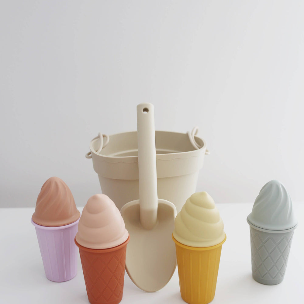 
                      
                        Classic Retro Silicone Ice Cream Beach Set – 11-Piece Toy Set by Marlowe & Co
                      
                    