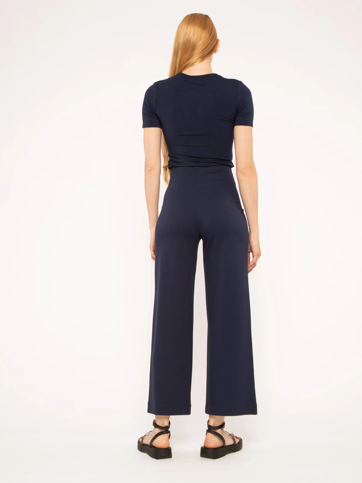 Back view of versatile navy cropped pants, perfect for travel and daily wear.