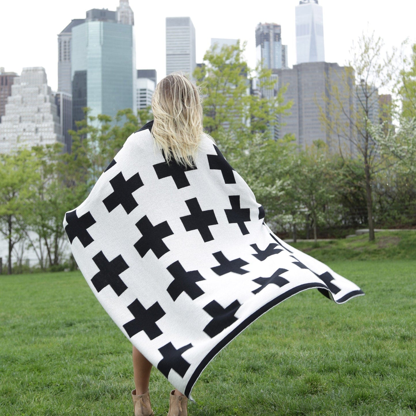 Swiss Cross Reversible Throw Blanket – Eco-Friendly Ski Chalet Inspired Cozy Throw